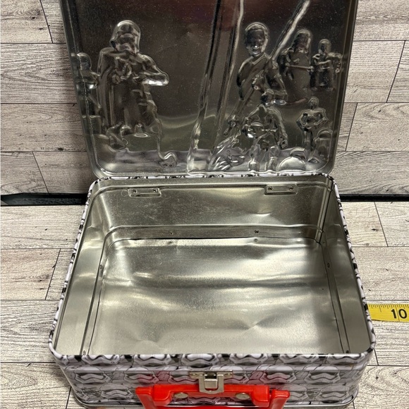 Star Wars Red and Black Tin Lunchbox - Picture 2 of 3
